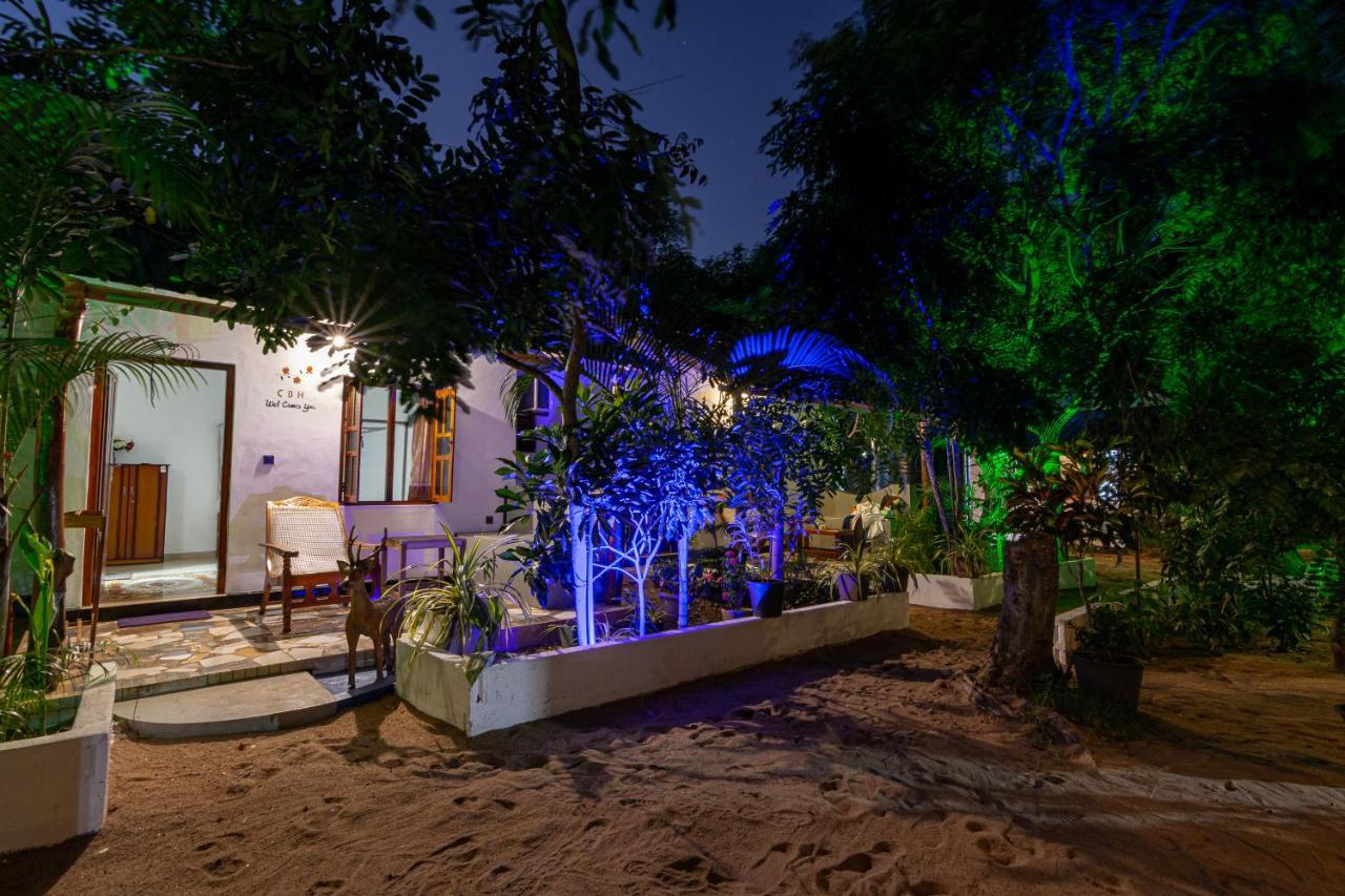 Comfort Beach Hotel Baie d'Arugam Extérieur photo